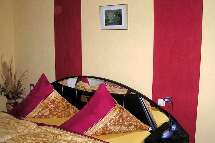 Room 2 of 33