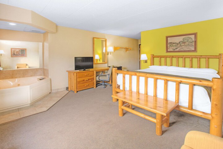 1 King Bed (14 of 15)