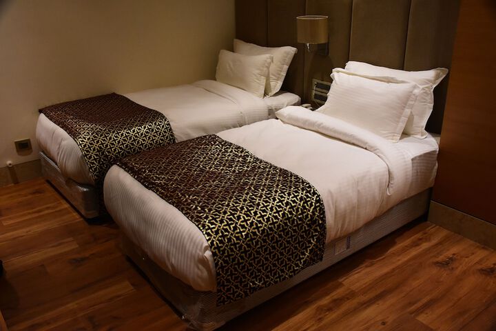 Room 5 of 8