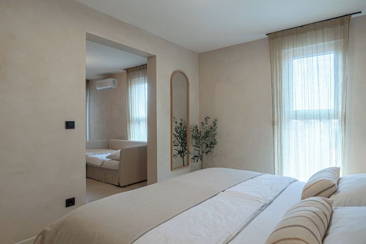 Room 14 of 35
