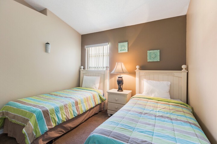 Room 6 of 25