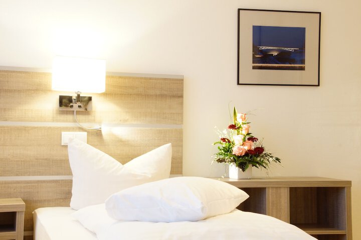 Room 3 of 48