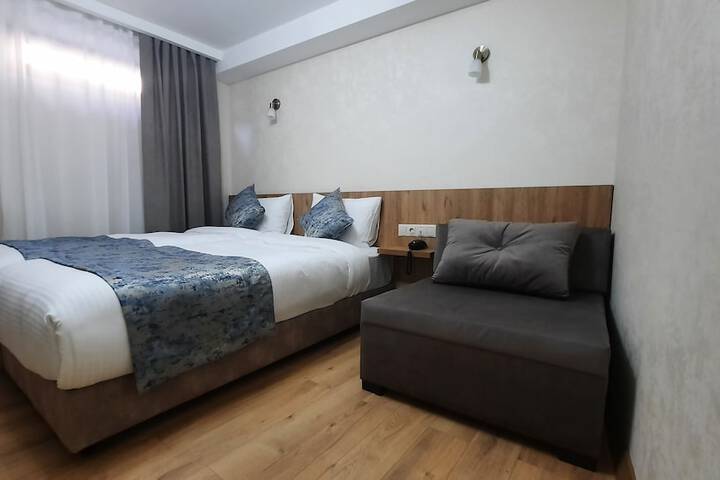 Room 10 of 71