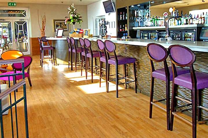 Lounge 55 of 74