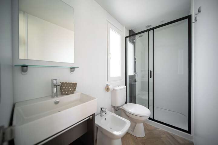 Room 215 of 243