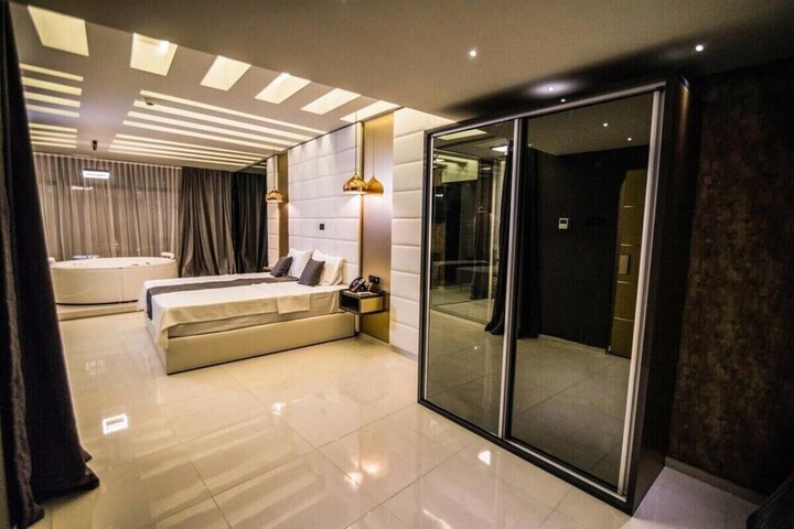 Room 29 of 52