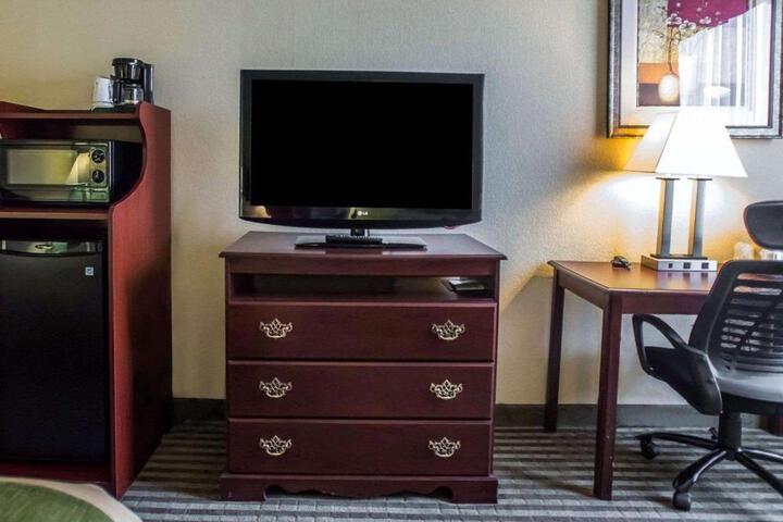 1 King Bed (1 of 6)