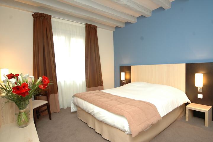 Room 8 of 74
