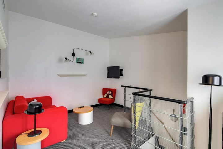 Room 8 of 60
