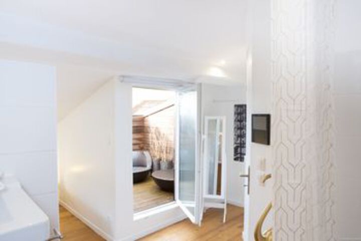 Room 7 of 24