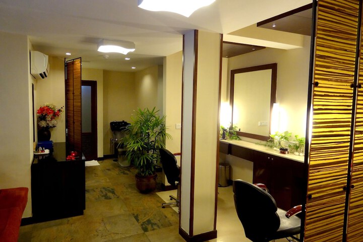 Hair salon