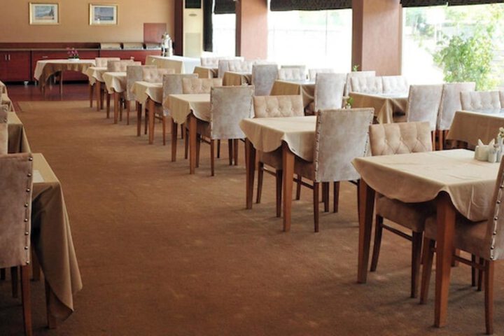 Dining 72 of 93