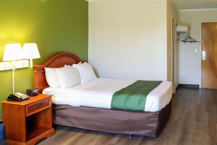2 Double Beds (3 of 10)