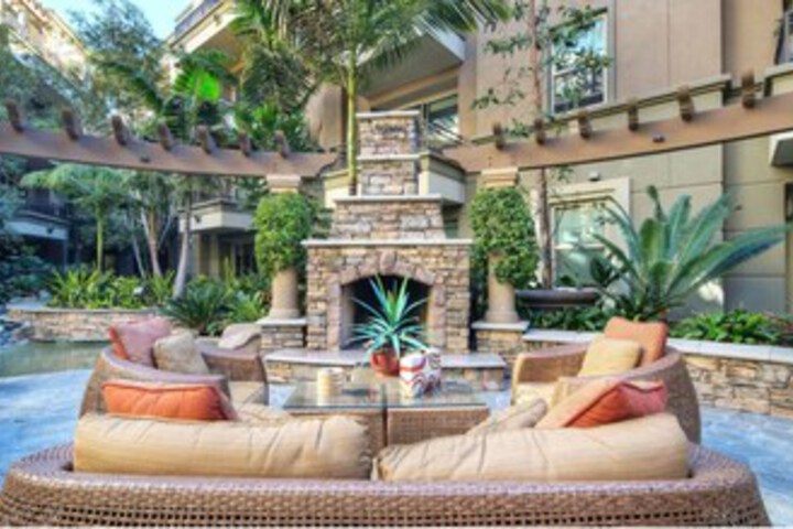 Hotel Exterior 8 of 28