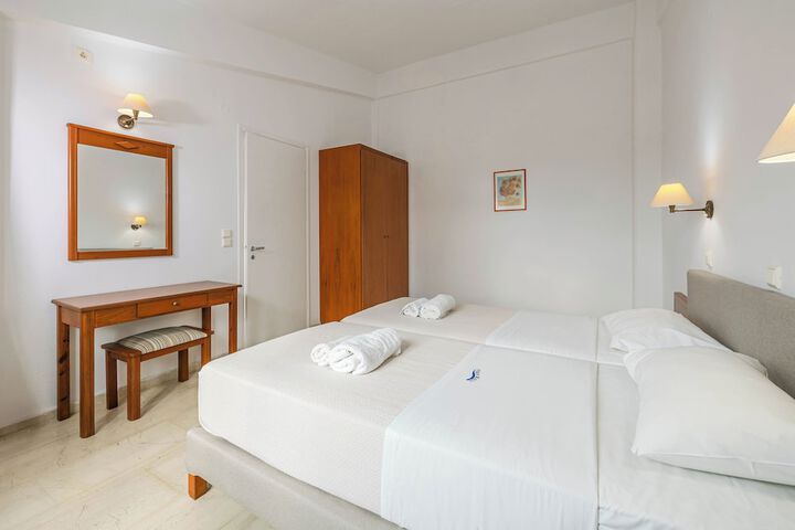 Room 33 of 128