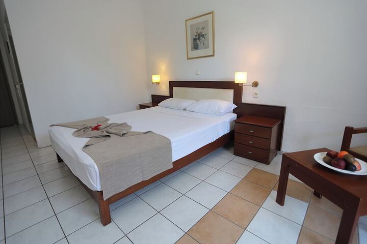 Room 10 of 83