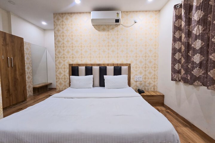 Room 8 of 32
