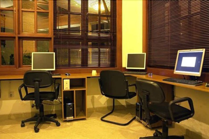 Business Center 28 of 30