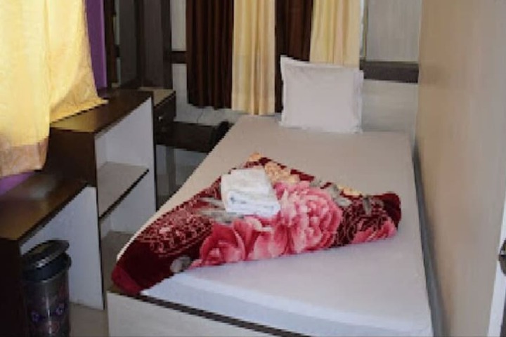 Room 4 of 16
