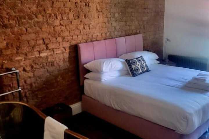 Room 16 of 45