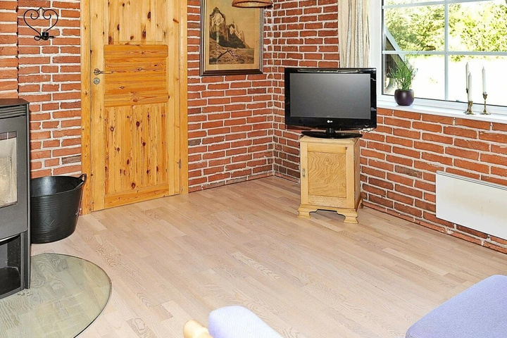 Room 6 of 11
