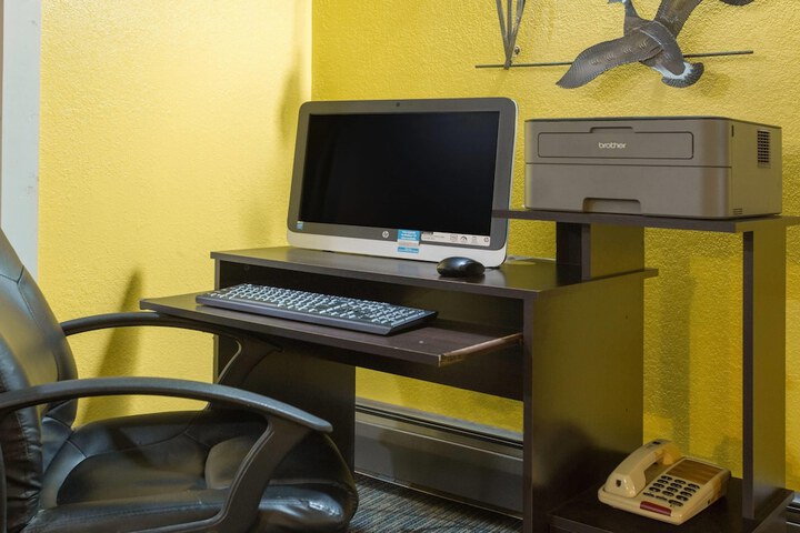 Business Center 54 of 57