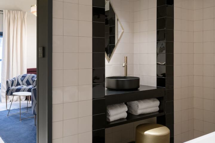 Room 225 of 285