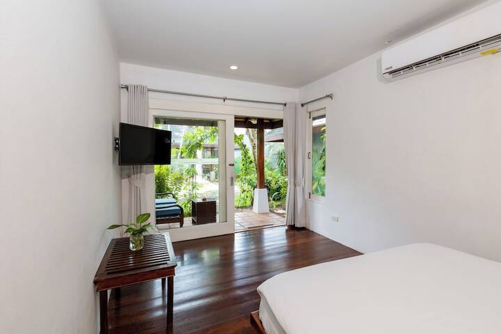Room 9 of 47