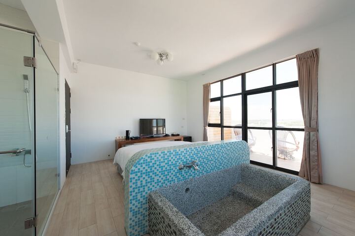 Room 6 of 56