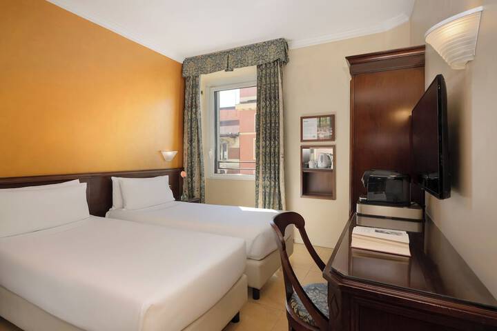 Room 48 of 103