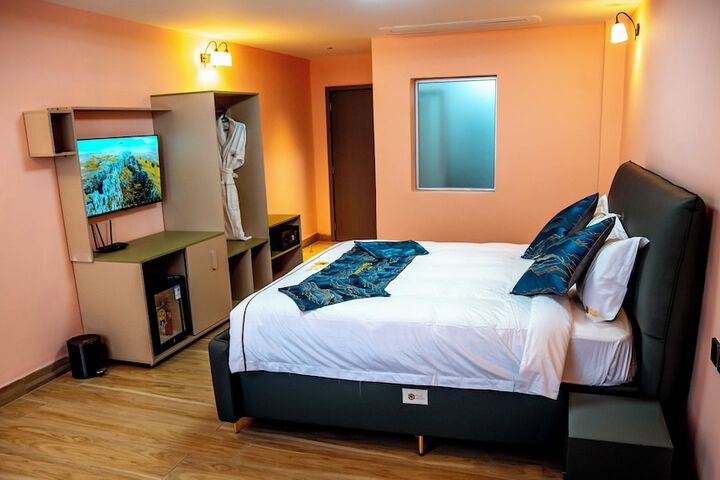 Room 4 of 19