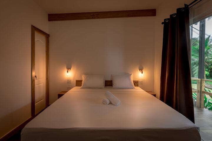 Room 4 of 48
