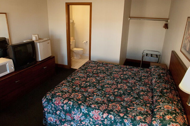 Room 6 of 11