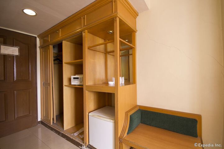 Room 37 of 60