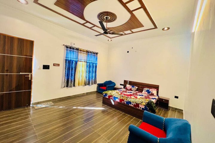 Room 3 of 13
