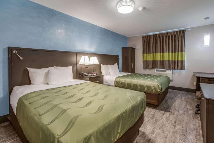 2 Double Beds (7 of 7)