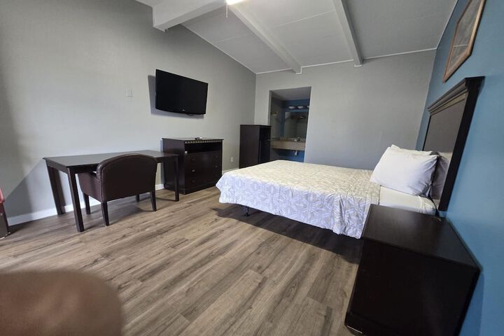 Room 10 of 15