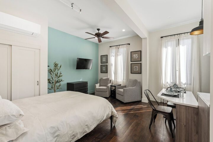 Room 52 of 191