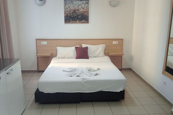 Room 3 of 8