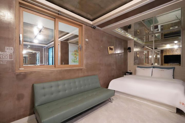 Room 15 of 74