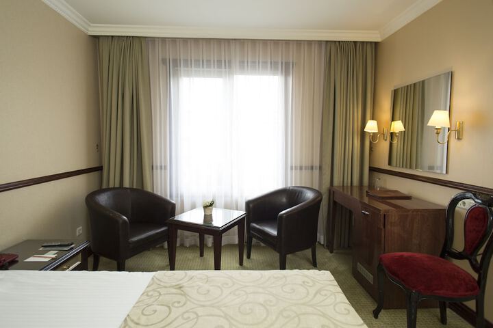 Room 53 of 114