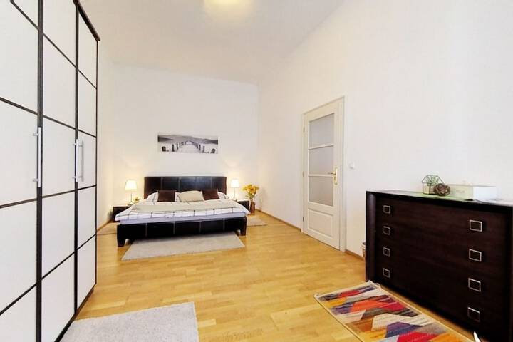 Room 5 of 31