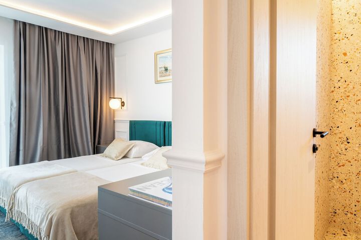 Room 28 of 115