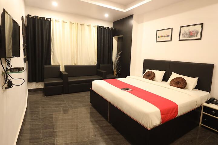 Room 27 of 32