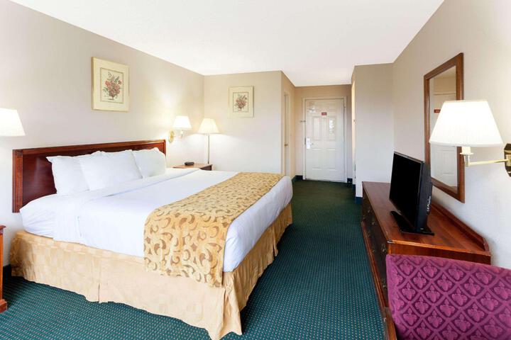 1 King Bed (1 of 17)