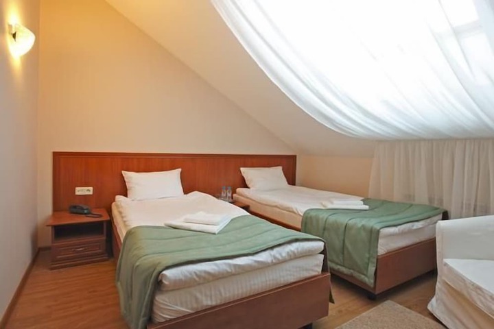 Room 8 of 25