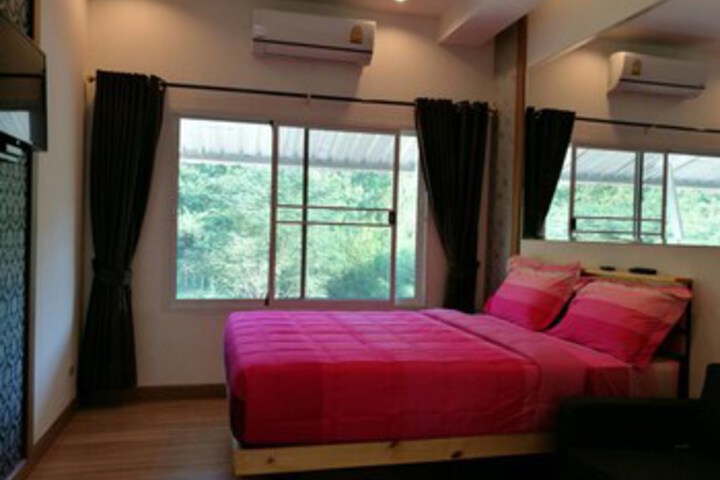 Room 10 of 18