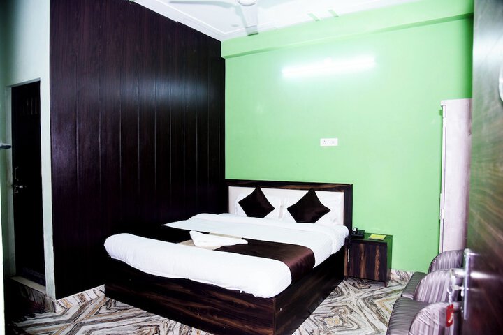 Room 2 of 34