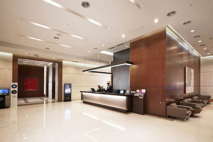 Entrance & Lobby