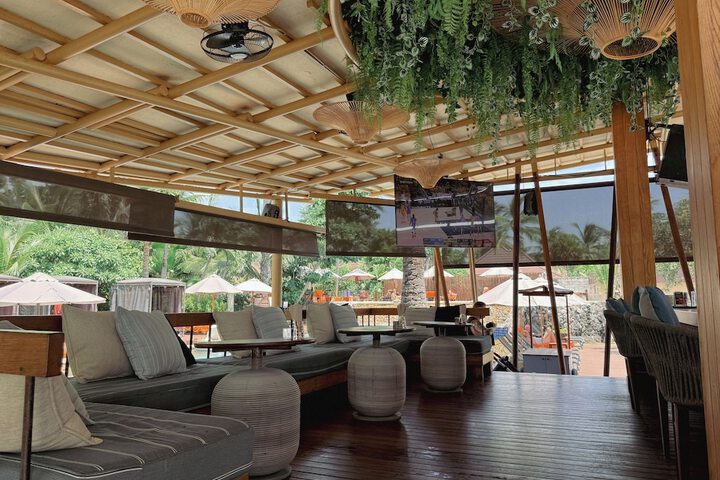 Lounge 110 of 149